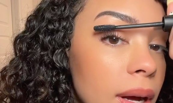 Cómo maquillar cejas poco pobladas para darles forma| L'Oréal Paris